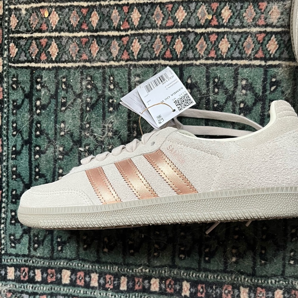 Women’s Adidas Samba Cream Suede Sneakers with Gold Stripes 8.5